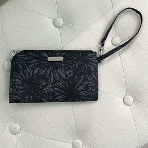 Baggallini wristlet.